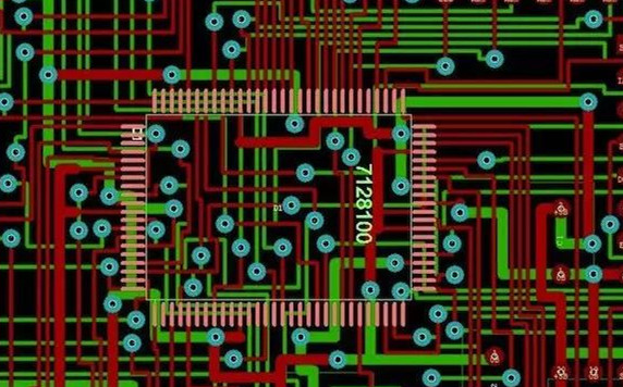 圖1：兩種PCB模型的部分電路。頂圖：傳統(tǒng)設計版本。