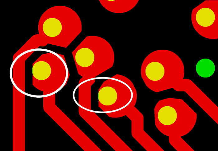 PCB生產(chǎn)會產(chǎn)生同一方向性的小小量偏移，焊盤被削的方向無規(guī)則，最惡劣的情況還會出現(xiàn)個別孔破焊環(huán)